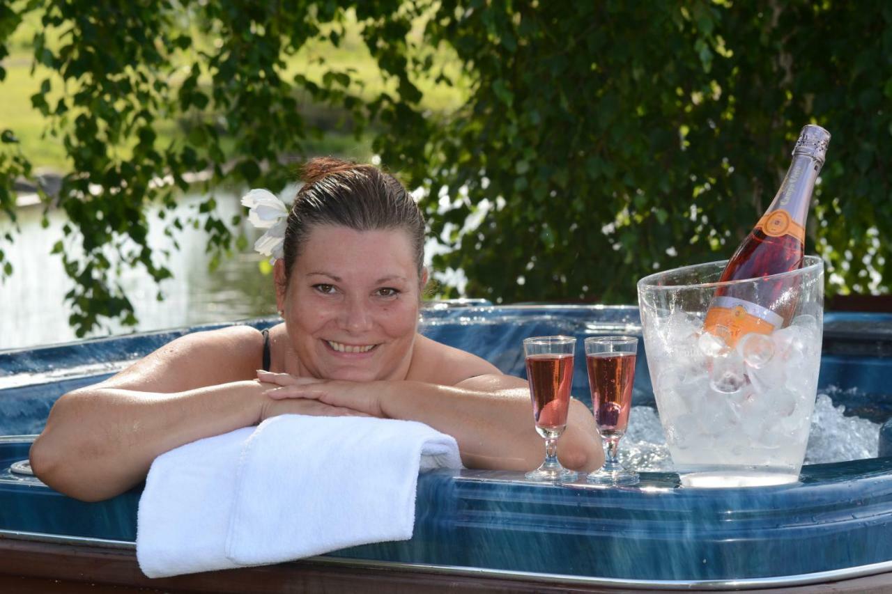 Revontuli Resort Glass Igloos Hankasalmi Εξωτερικό φωτογραφία